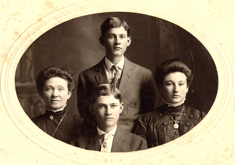 [William J. and Lizzie Hicks family]