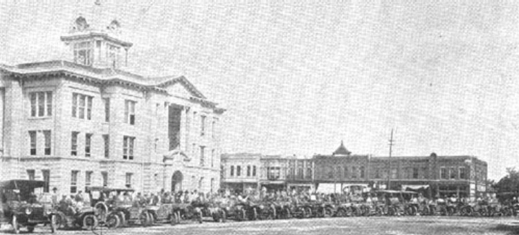 [Old Cars and Courthouse]